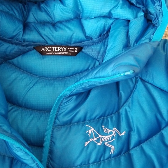 SOLD _ Arc'teryx Cerium Lt hoody - Picture 3 of 3